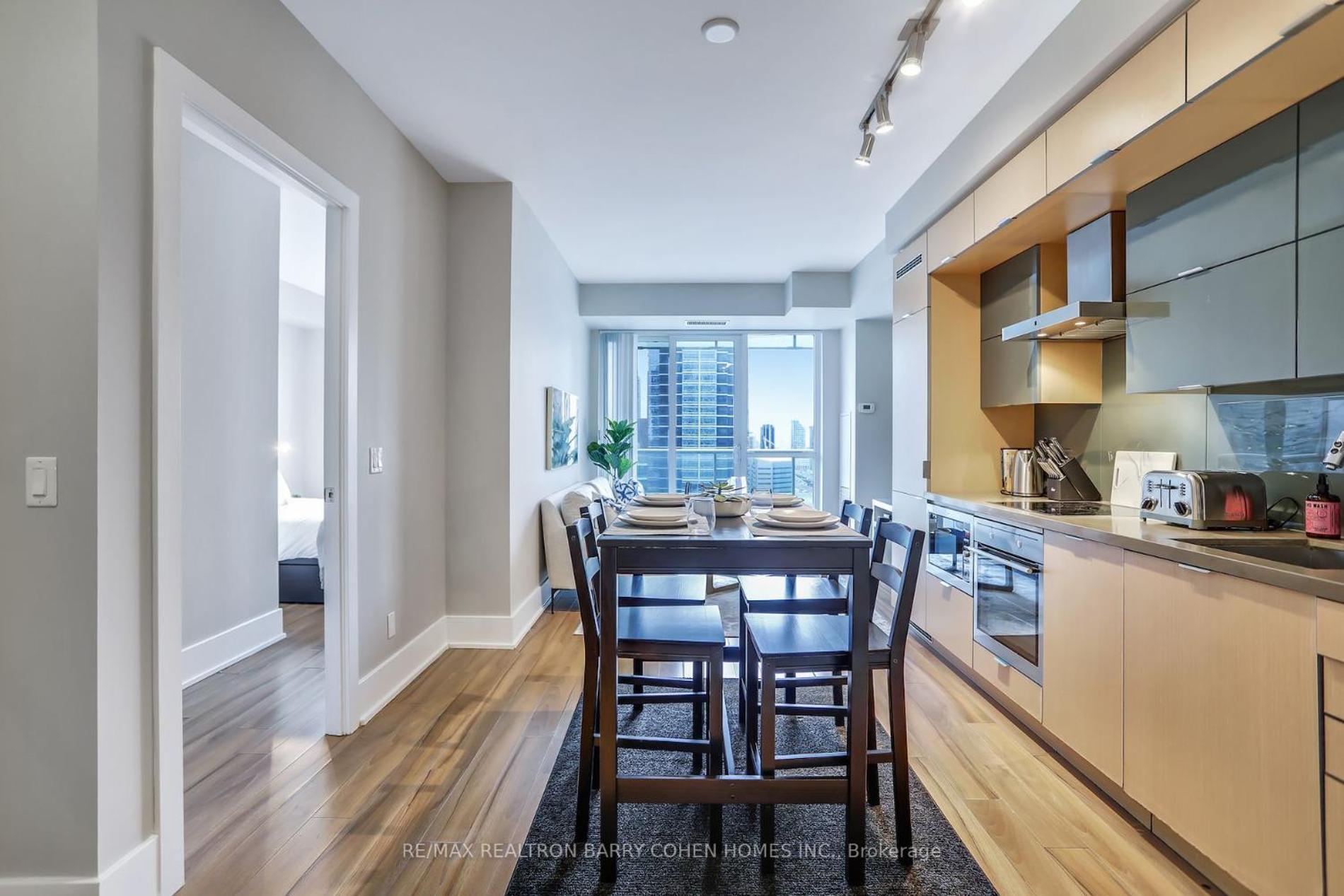 Downtown Suites With Free Parking Toronto Exterior photo